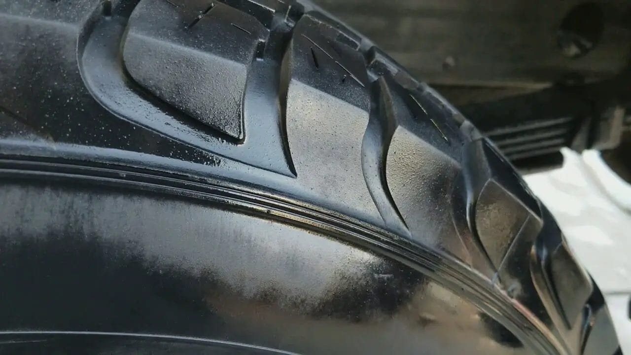 how-to-remove-latex-paint-from-car-tires